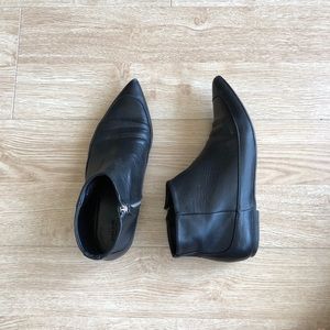 pointed toe flat boots
